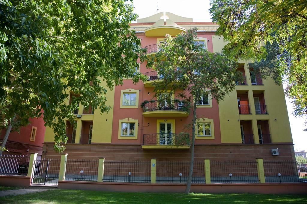 Residence Yezeguelian Ереван Экстерьер фото