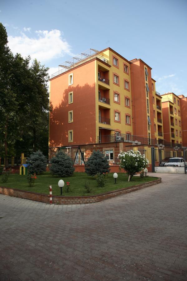 Residence Yezeguelian Ереван Экстерьер фото