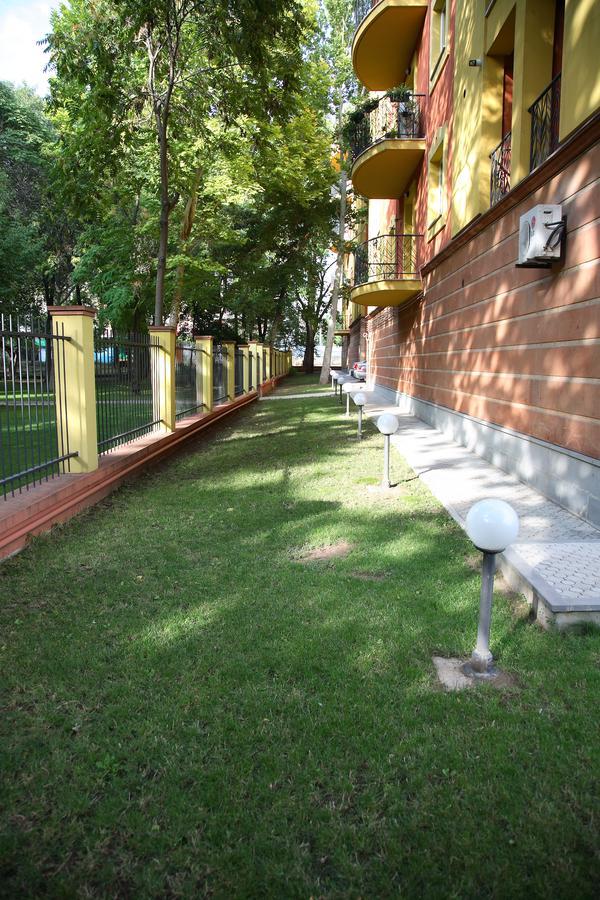 Residence Yezeguelian Ереван Экстерьер фото